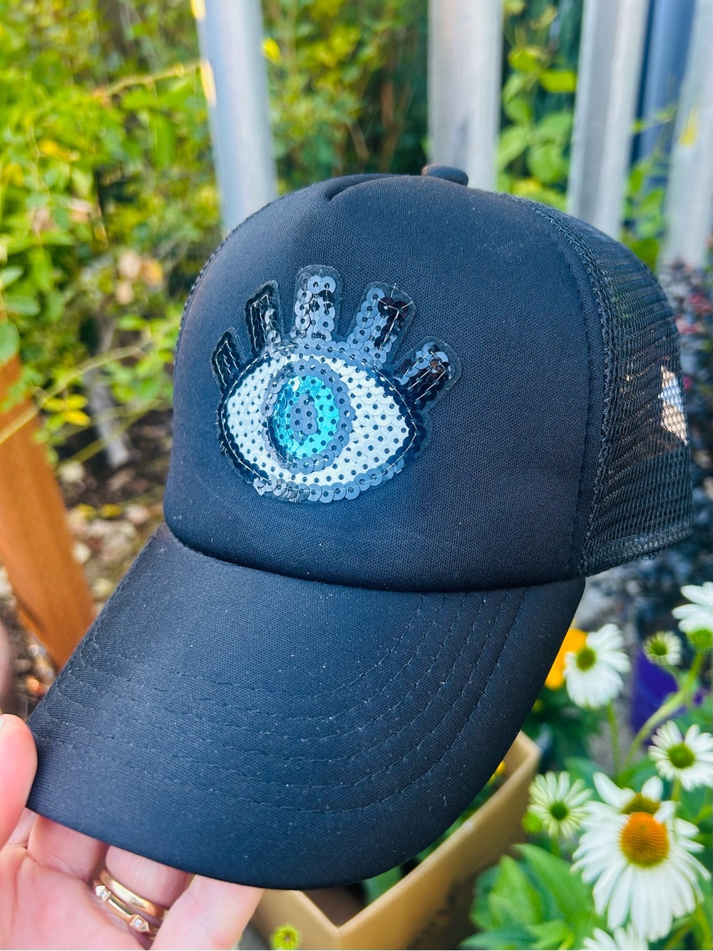 NWTags ArtisanSequin Eye Trucker Hat ✨SO Cute✨